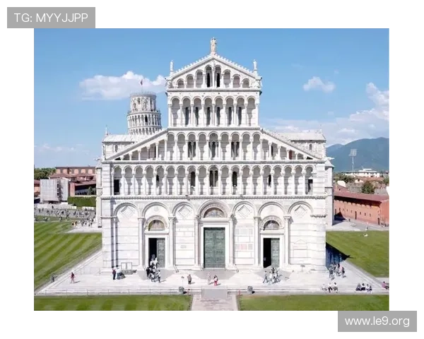 澳门凱旋門廣場的建筑特色与设计亮点：了解其独特的建筑风格与设计理念